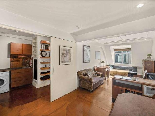 Flat for sale in St. James's, Mayfair