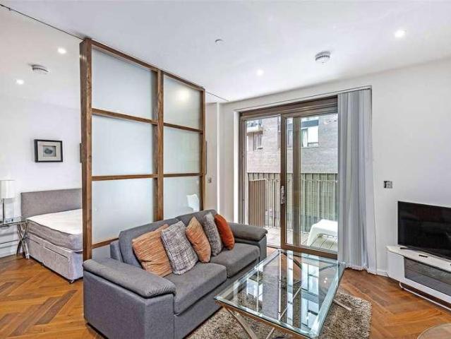 Flat for sale in Nine Elms, Greater London