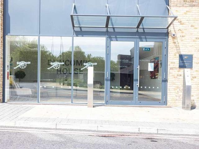 Flat for sale in Glyndon, Greater London