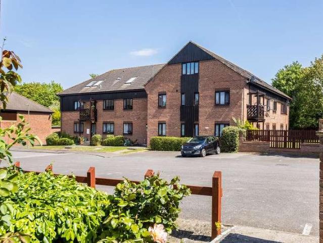 Flat for sale in Berrick Salome, Oxfordshire