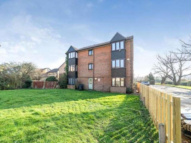 Flat for sale in London Borough of Croydon, Addiscombe