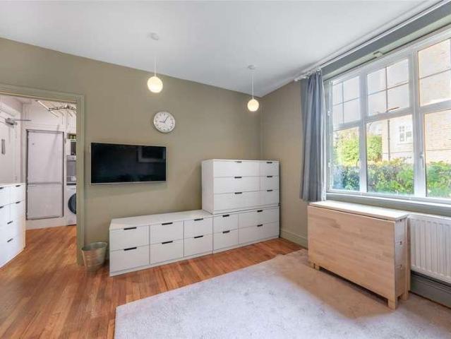 Flat for sale in Belsize Park, Greater London