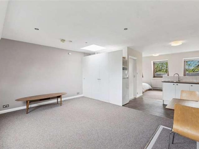 Flat for sale in Maida Hill, Greater London