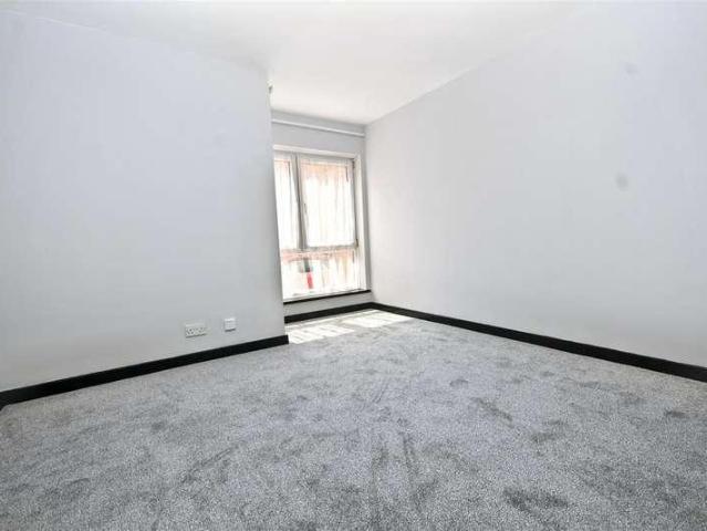 Flat for sale in Roselands, Eastbourne
