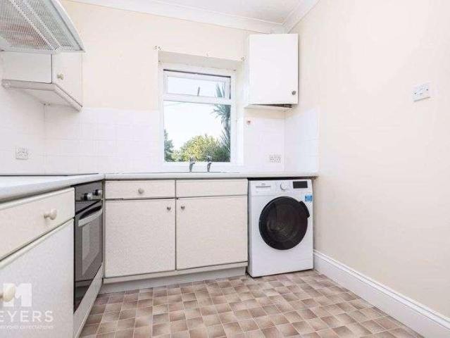 Flat for sale in Boscombe, Bournemouth