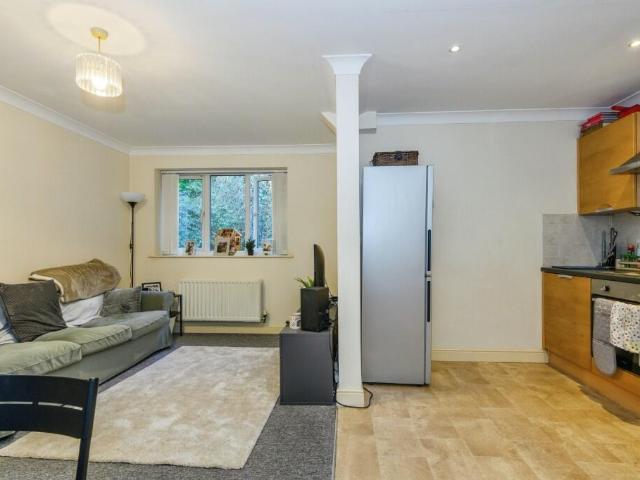 Flat for sale in Huddersfield, West Yorkshire