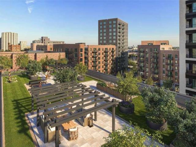 Flat for sale in London Borough of Ealing, Greater London