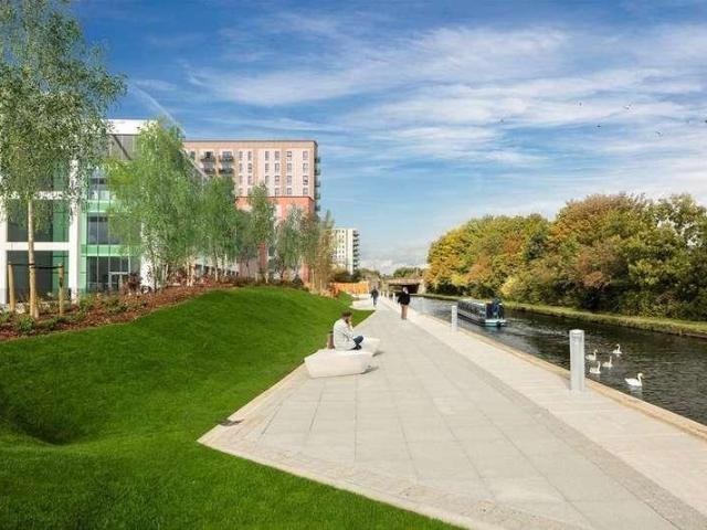 Flat for sale in Hayes, Greater London