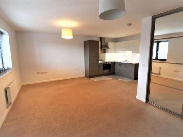 Flat for sale in North Watford, Hertfordshire