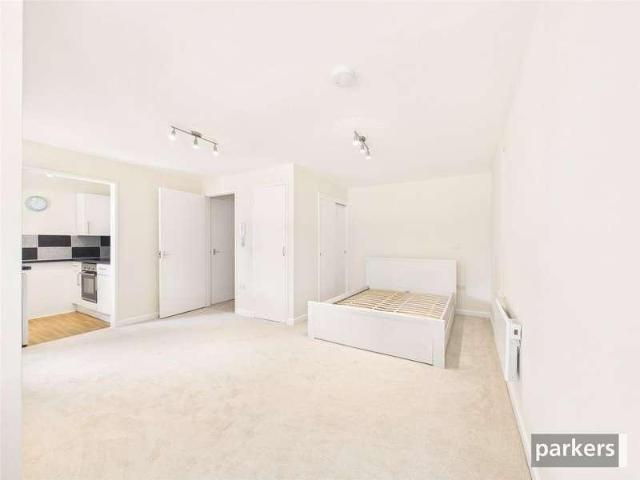 Flat for sale in Lower Earley, Wokingham