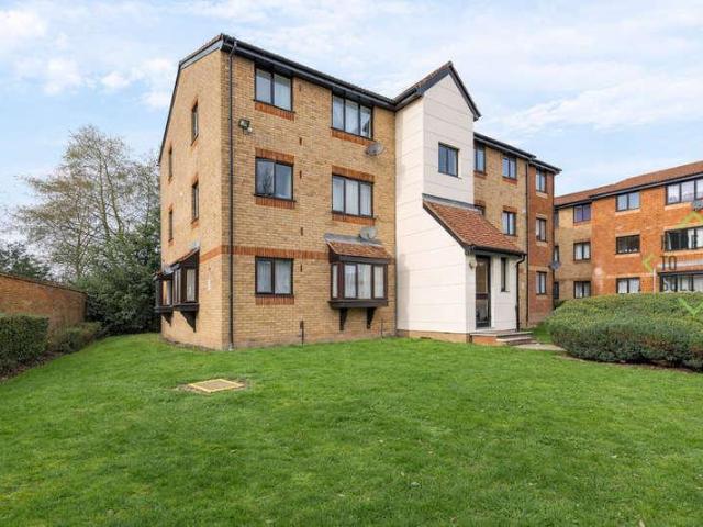 Flat for sale in Carterhatch, Greater London