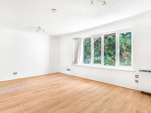 Flat for sale in Peckham, Greater London