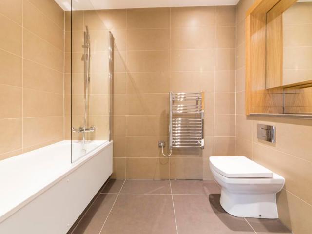 Flat for sale in Canning Town, Greater London