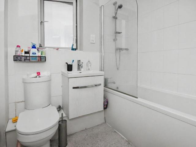 Flat for sale in Orchard Park, Arrington
