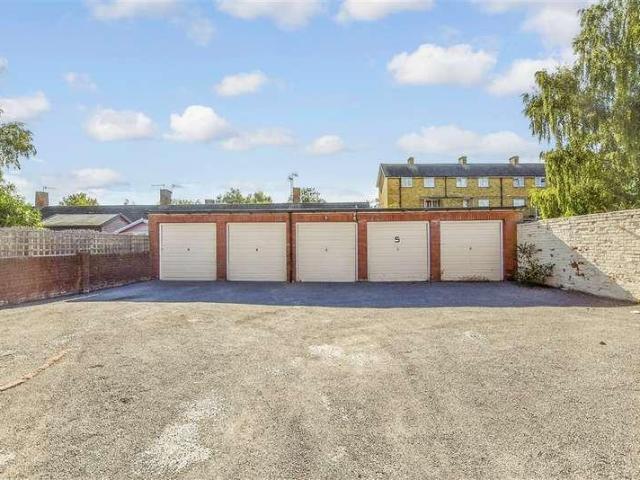 Flat for sale in Stuppington, Canterbury