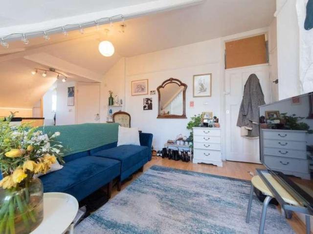 Flat for sale in Muswell Hill, Greater London