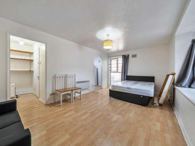 Flat for sale in Colindale, Greater London