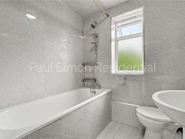 Flat for sale in The Gardens, Greater London