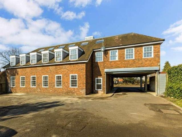 Flat for sale in Lunnon, Buckinghamshire