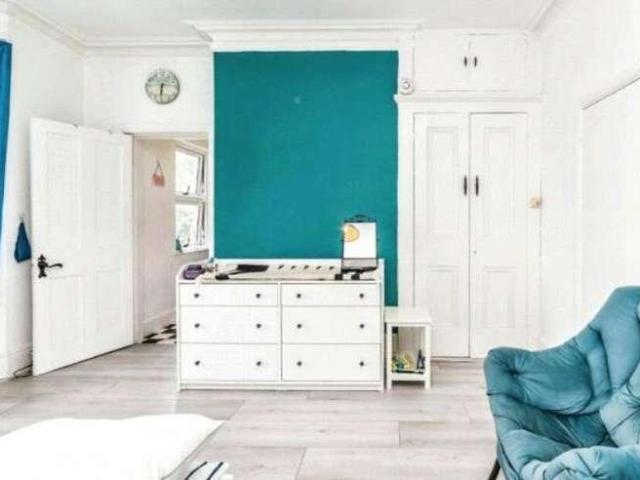 Flat for sale in Croydon, Waddon Flat for sale in Croydon, Waddon