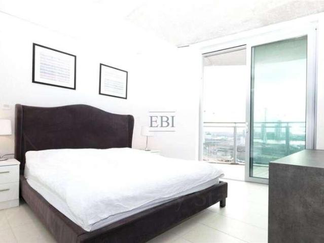 Flat for sale in Canning Town, Greater London