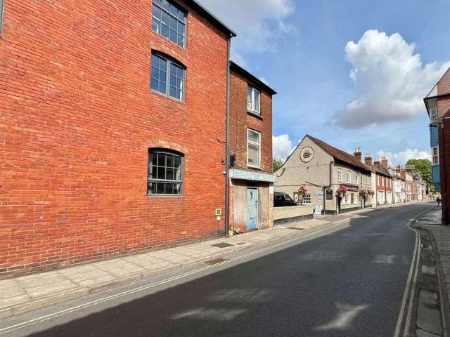 Flat for sale in Salisbury, Wiltshire