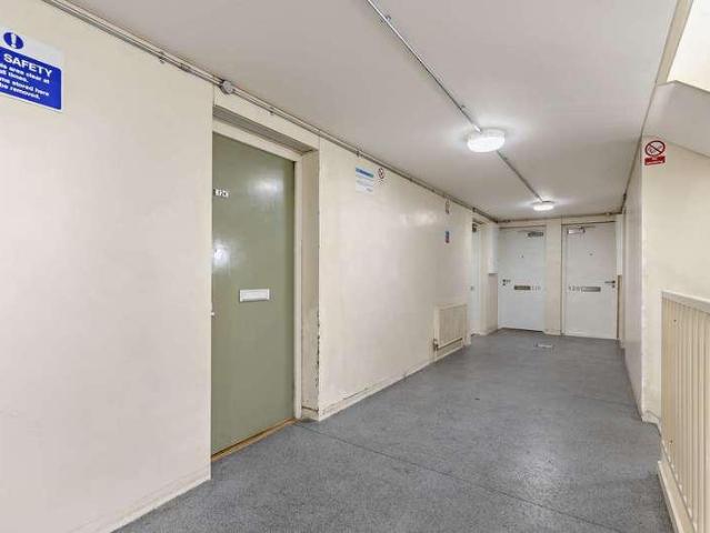 Flat for sale in Milton Keynes