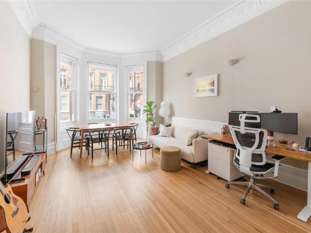 Flat for sale in South Kensington, Greater London