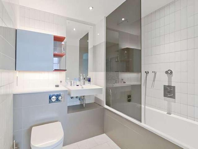 Flat for sale in Canning Town, Greater London