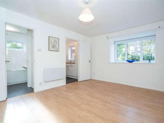 Flat for sale in London Borough of Haringey, Greater London