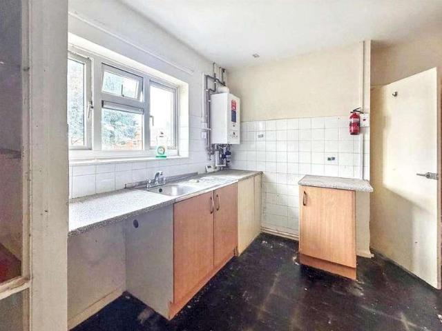 Flat for sale in Magdalen Estate, Great Yarmouth