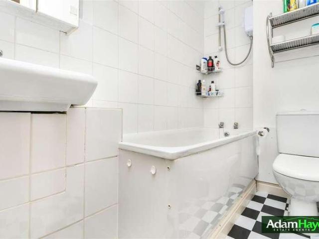 Flat for sale in Finchley, Greater London