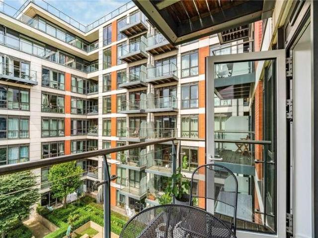 Flat for sale in London Borough of Ealing, Greater London