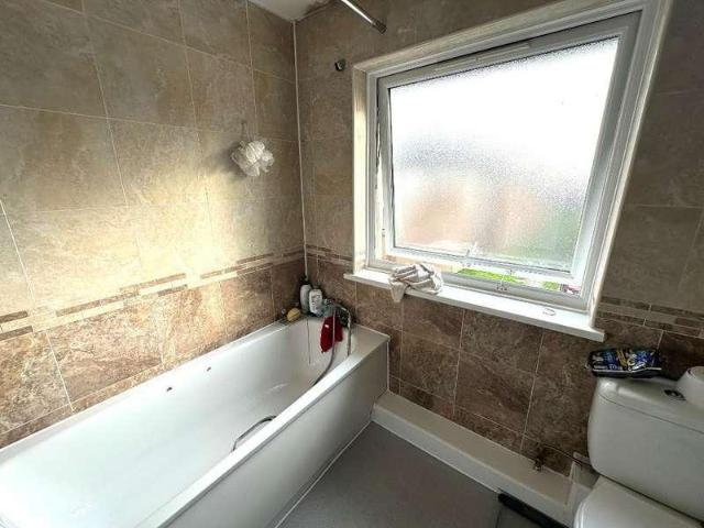 Flat for sale in Spring Park, Luton