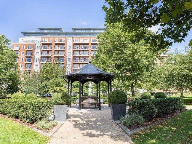 Flat for sale in Colindale, Greater London