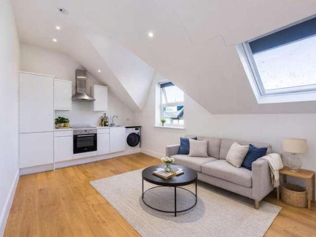 Flat for sale in Oxenden, The Bridge