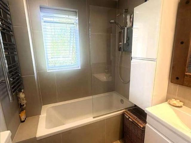 Flat for sale in London Borough of Hounslow, Lower Feltham
