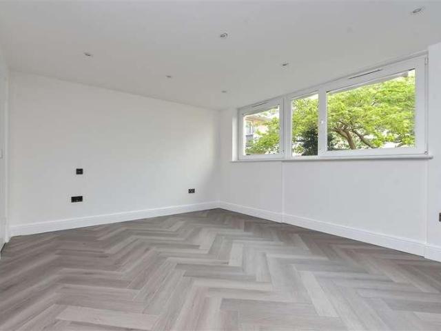 Flat for sale in Eddington, The Bridge