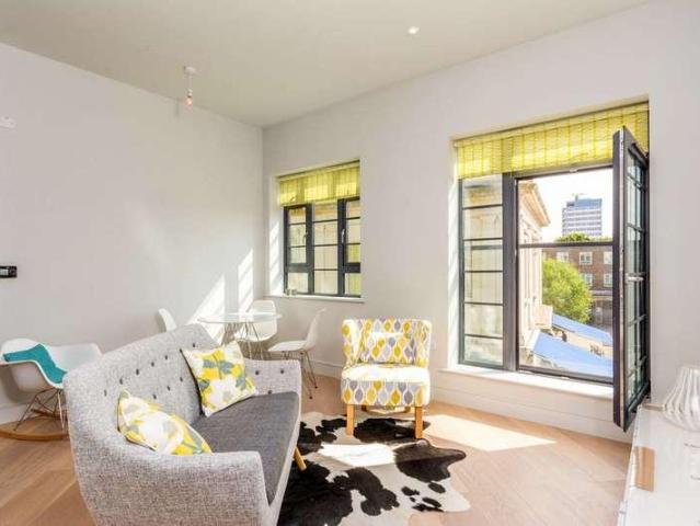 Flat for sale in Brentford, London Borough of Hounslow