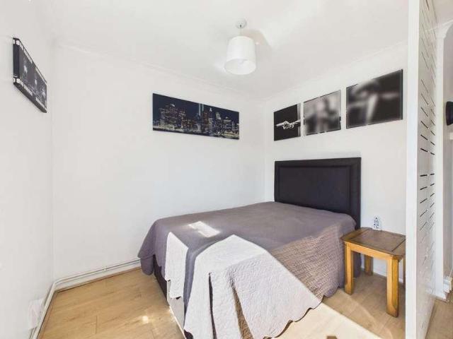 Flat for sale in West Worthing, Worthing