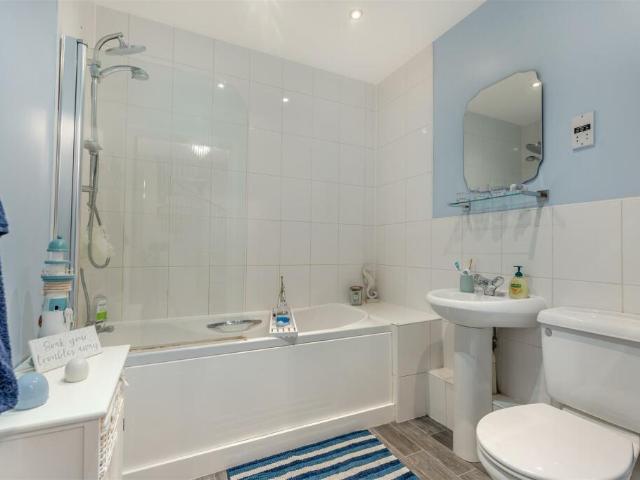 Flat for sale in Midway, Kent