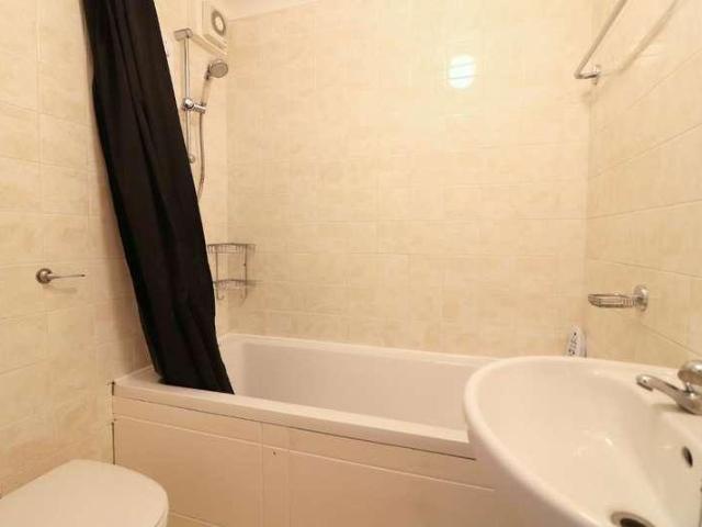 Flat for sale in Spring Park, Luton
