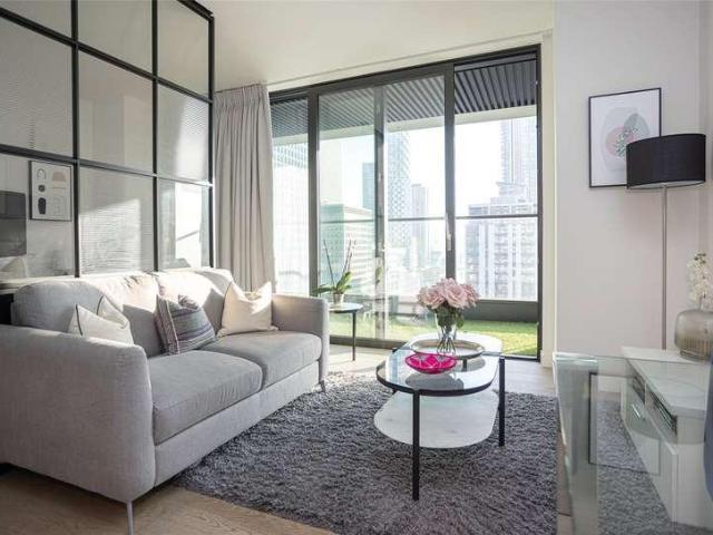 Flat for sale in Canary Wharf, Greater London