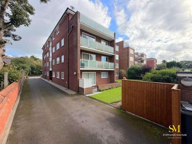 Flat for sale in Meols Cop, Southport