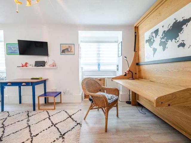 Flat for sale in Teddington, Strawberry Hill