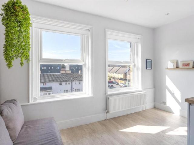 Flat for sale in Anerley, Greater London