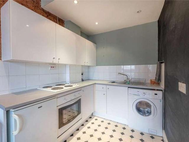 Flat for sale in North Kensington, Greater London