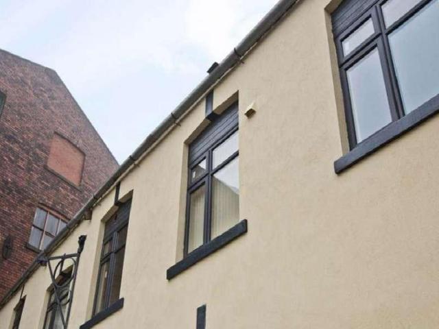Flat for sale in Farnley, West Yorkshire