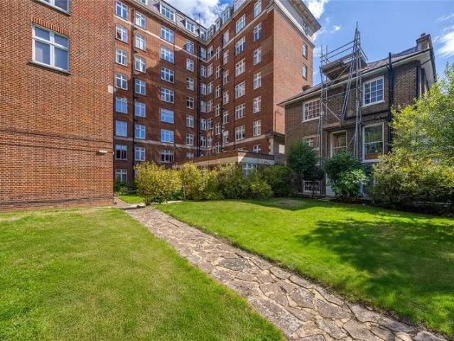 Flat for sale in St. John's Wood, Greater London