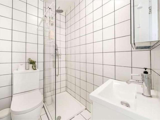 Flat for sale in London Borough of Lewisham, Brockley